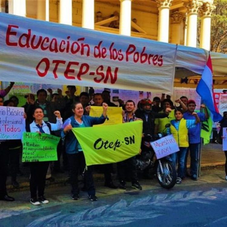 Docentes anuncian movilización contra el recorte del presupuesto