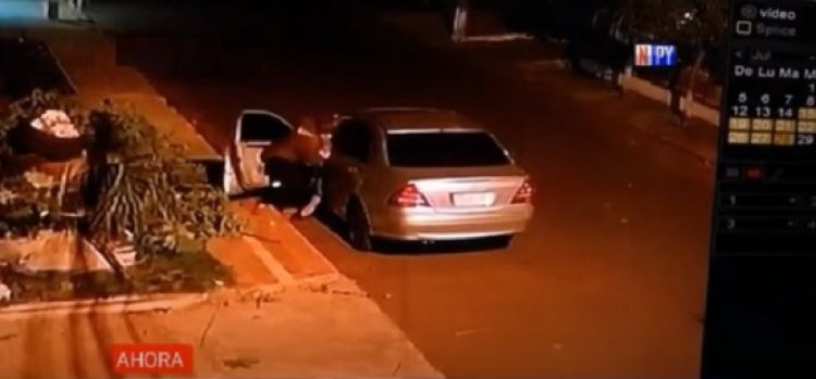 Así atacan motochorros a una mujer en Hernandarias
