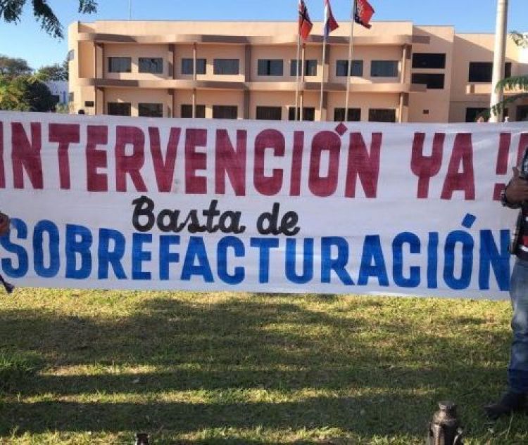 Ciudadanos instalan carpas frente a la Municipalidad de PJC para exigir su intervención