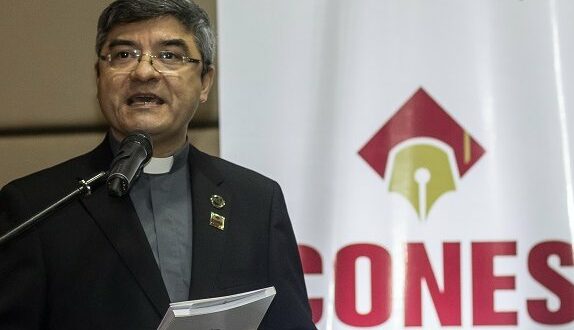 Narciso Velázquez queda fuera del CONES en caldeada sesión