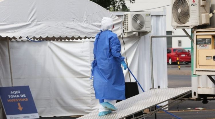 Exministro lamenta situación del personal sanitario y ve con cautela vacuna de Rusia