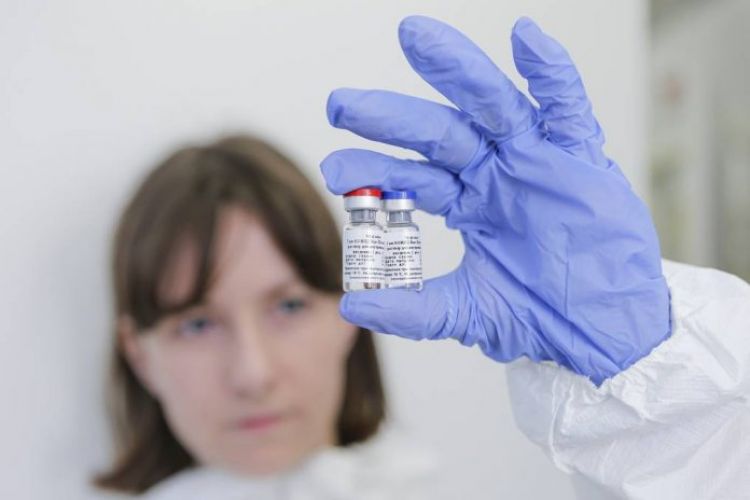 Rusia podrá vacunar contra la COVID entre un 70 y 80 % de población en un año