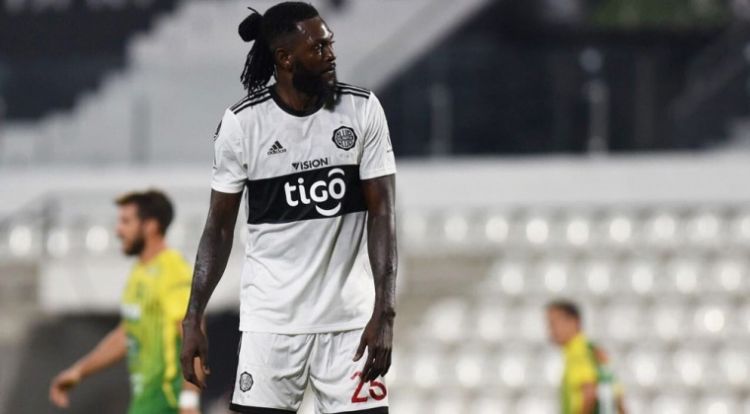 El mensaje de Adebayor que provocó a los olimpistas