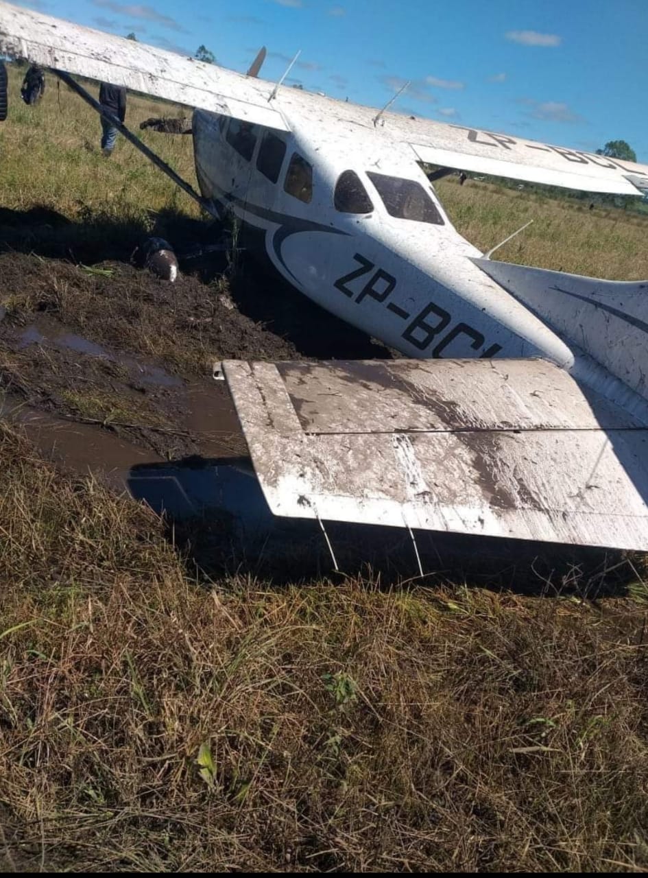 SANTARRITEÑOS SALEN ILESOS DE UN ATERRIZAJE DE EMERGENCIA