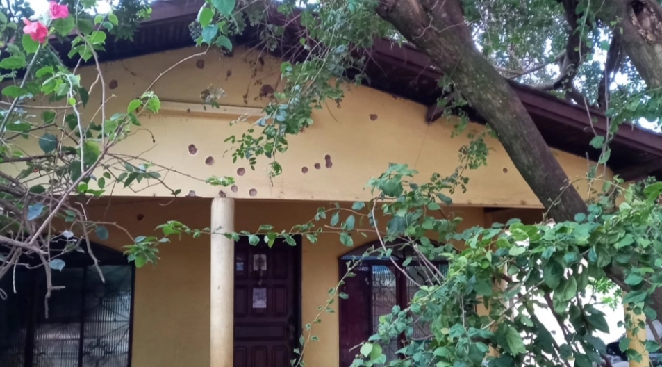Desconocidos efectúan más de 50 disparos contra la casa de dos juezas