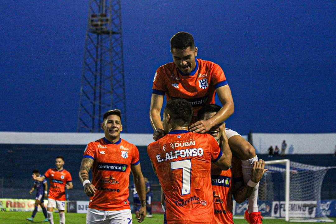 El Gallo Norteño golea en casa