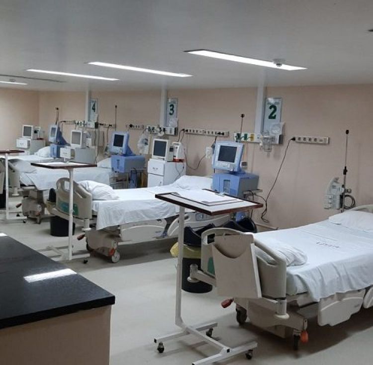 La ocupación de camas de terapia intensiva a nivel país llegó a un 90%, señala doctor