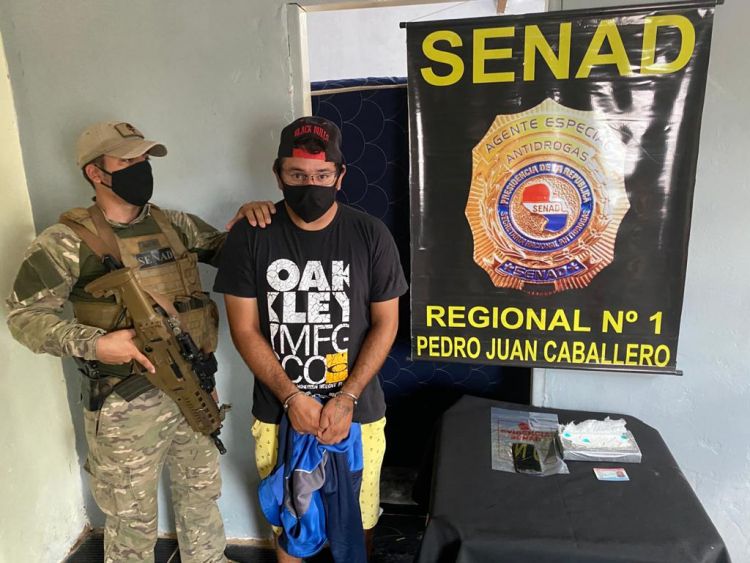 SENAD incauta supuesta cocaína y detiene a un sujeto.