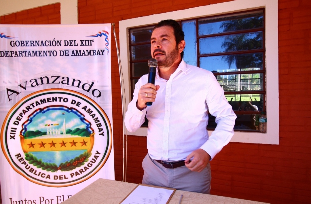 Gobernador Roberto Abbate fortalece sector educativo indigena en el Amambay