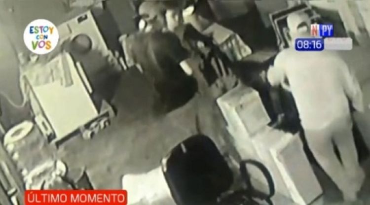 16 delincuentes intentaron vaciar depósito con electrodomésticos