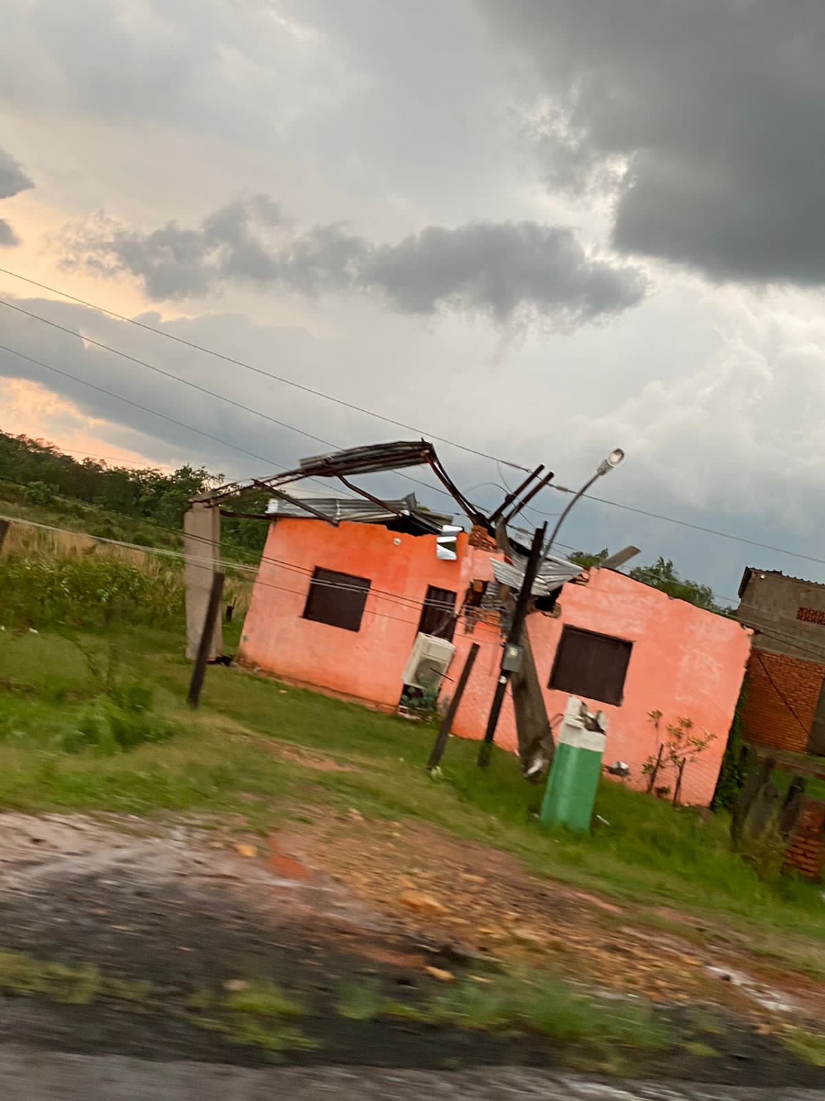 Tornado en Santaní deja una niña fallecida, heridos y 25 casas afectadas