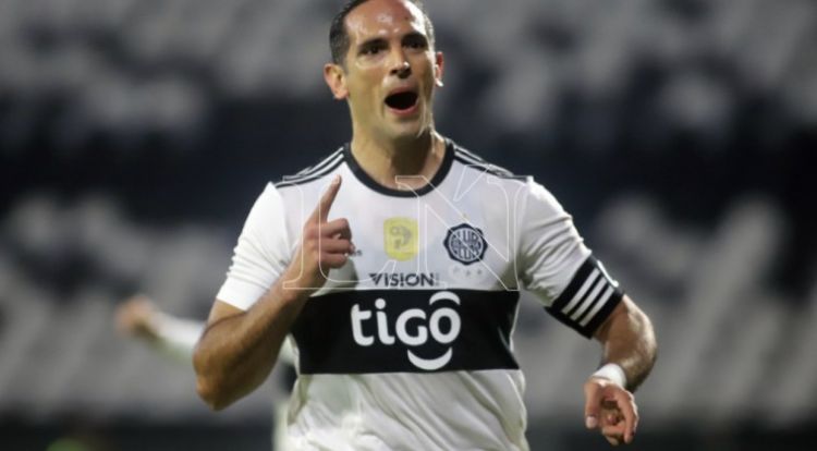 ¡Cuándo no! Roque entra, anota y le da triunfo y punta a Olimpia