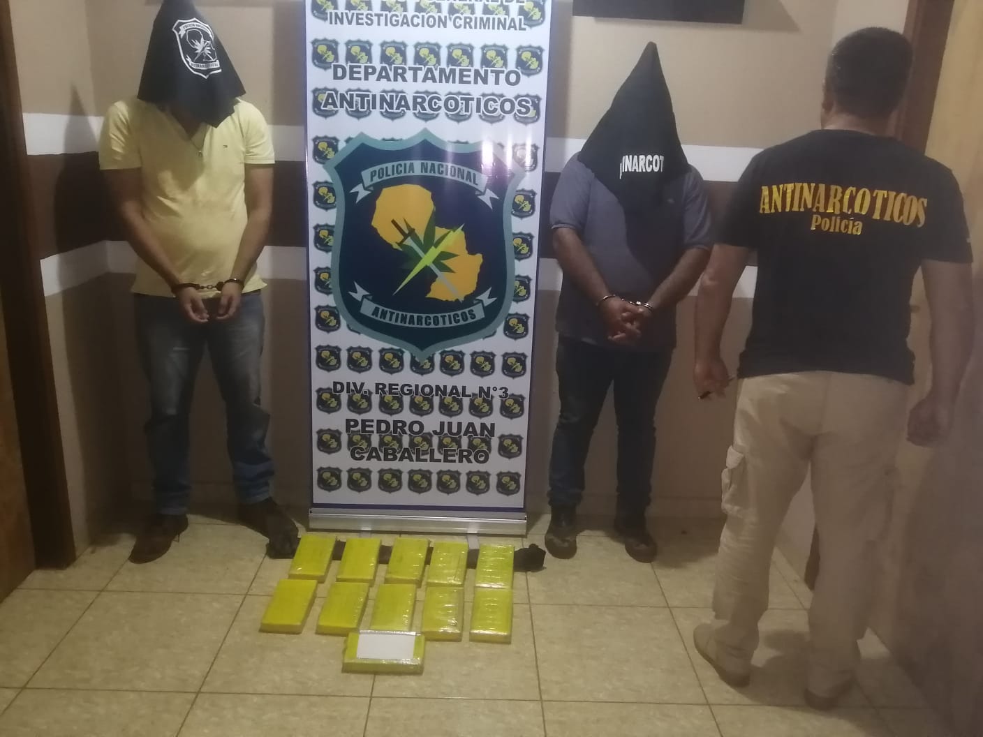 Antinarcóticos: Incautan supuesta cocaína