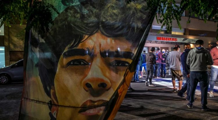 Internan a Maradona por un bajón anímico