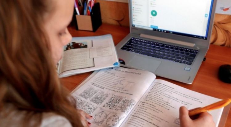 Clases 2021 serían aún sin alumnos, a decir del ministro Mazzoleni