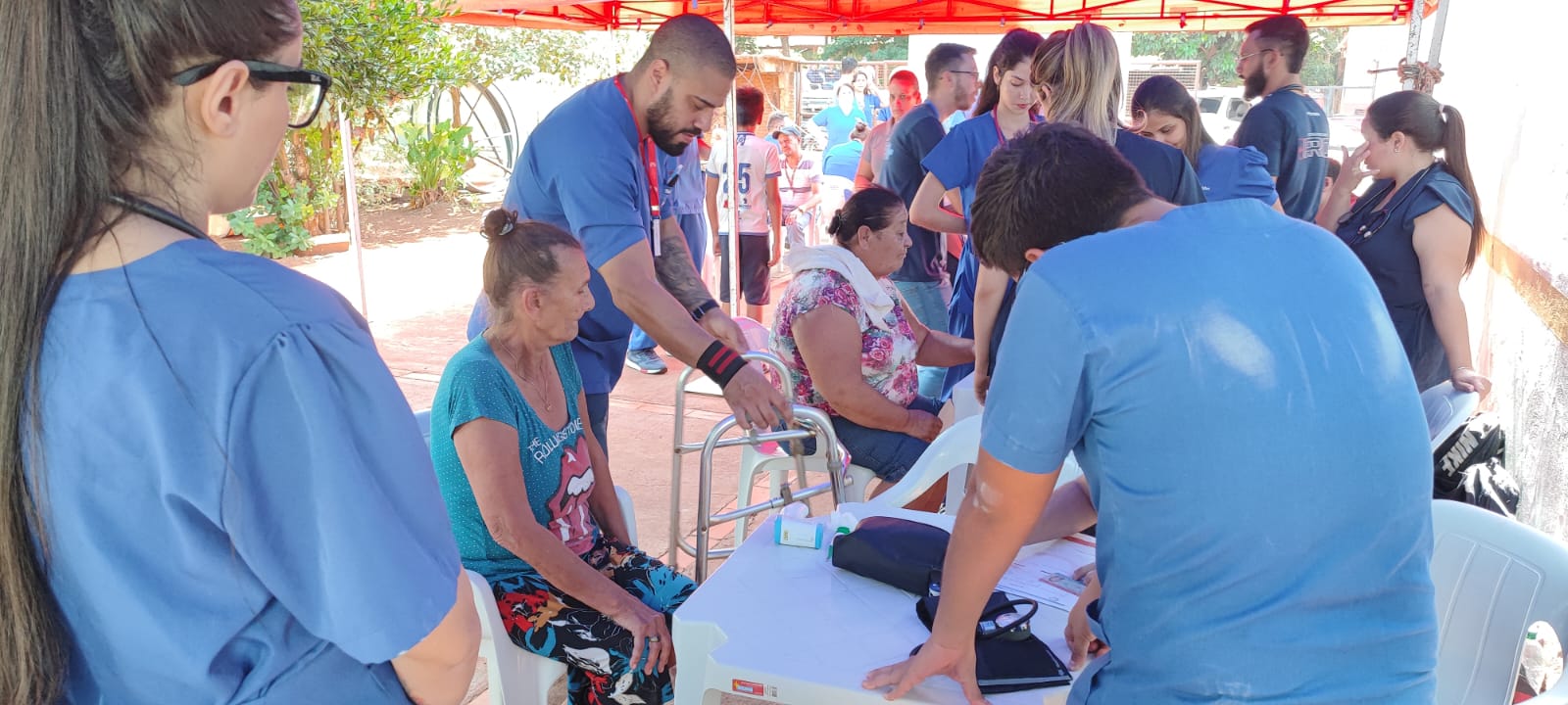 UCP realizó atención médica básica en el barrio Gral Genes.