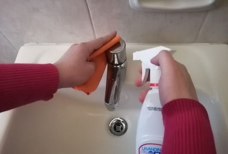 Instan a la limpieza y desinfección diaria para prevenir enfermedades