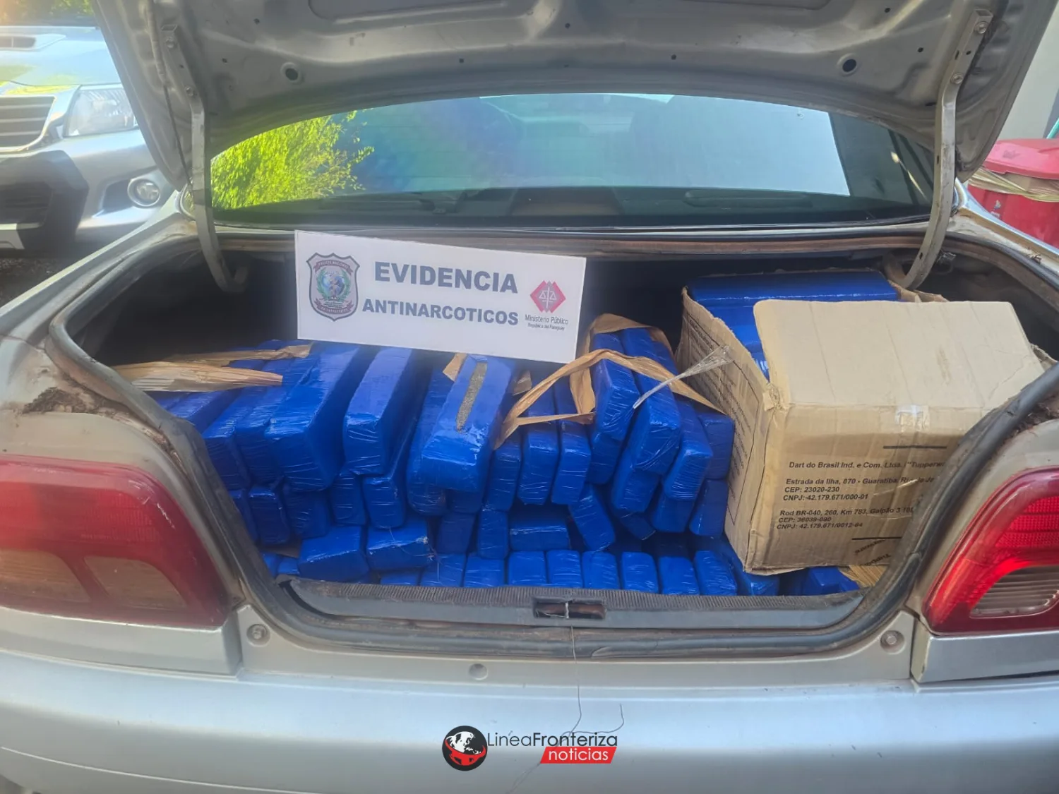 ABANDONAN AUTO CON 174 KILOS DE SUPUESTA MARIHUANA