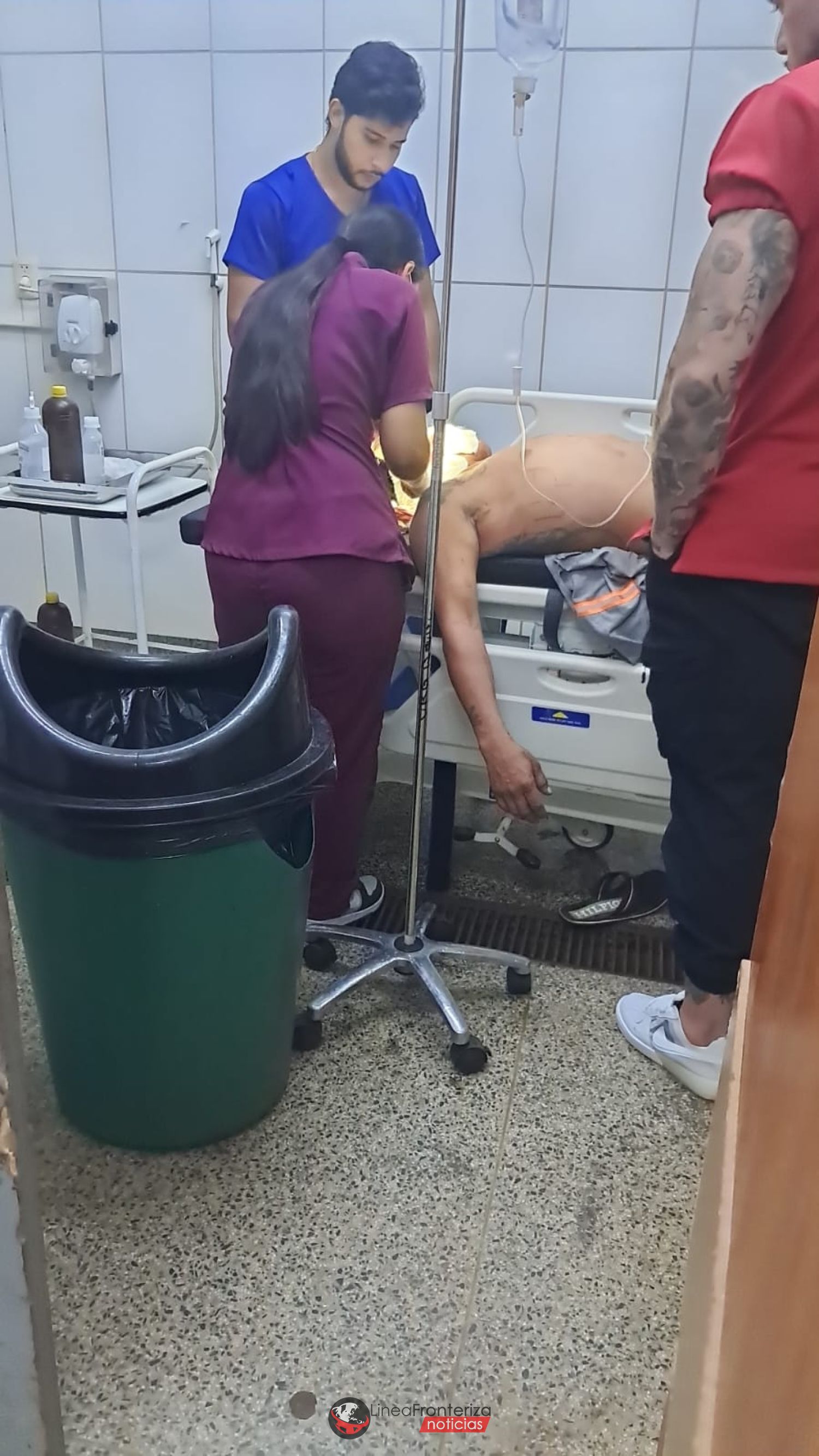 Herido con arma blanca llega al Hospital Regional y denuncia supuesto asalto